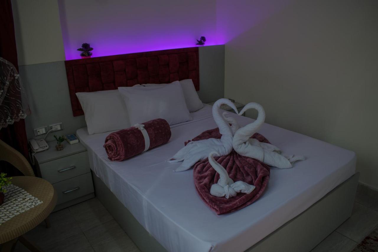 Crown Hotel Kaherah Luaran gambar