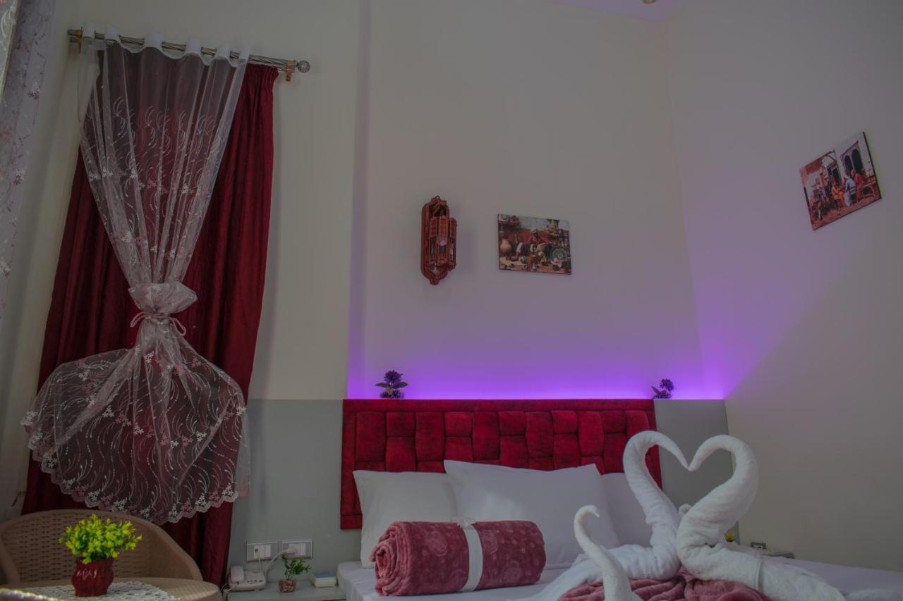 Crown Hotel Kaherah Luaran gambar