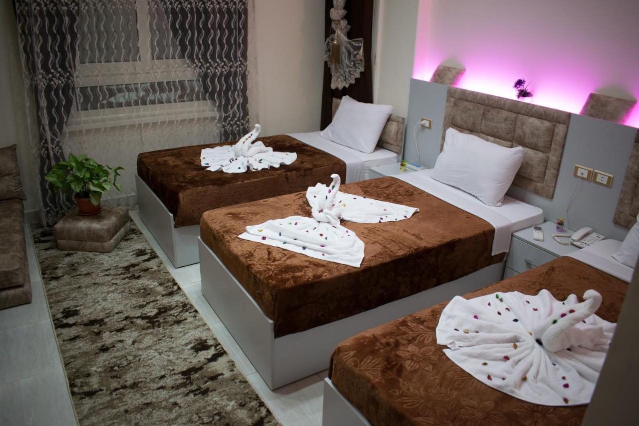 Crown Hotel Kaherah Luaran gambar