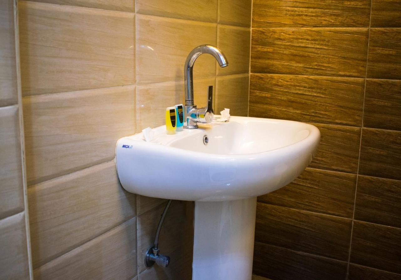 Crown Hotel Kaherah Luaran gambar