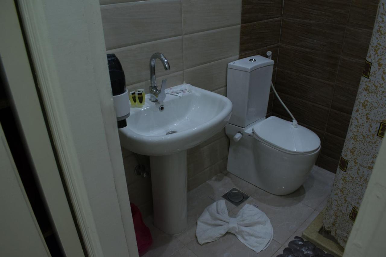 Crown Hotel Kaherah Luaran gambar