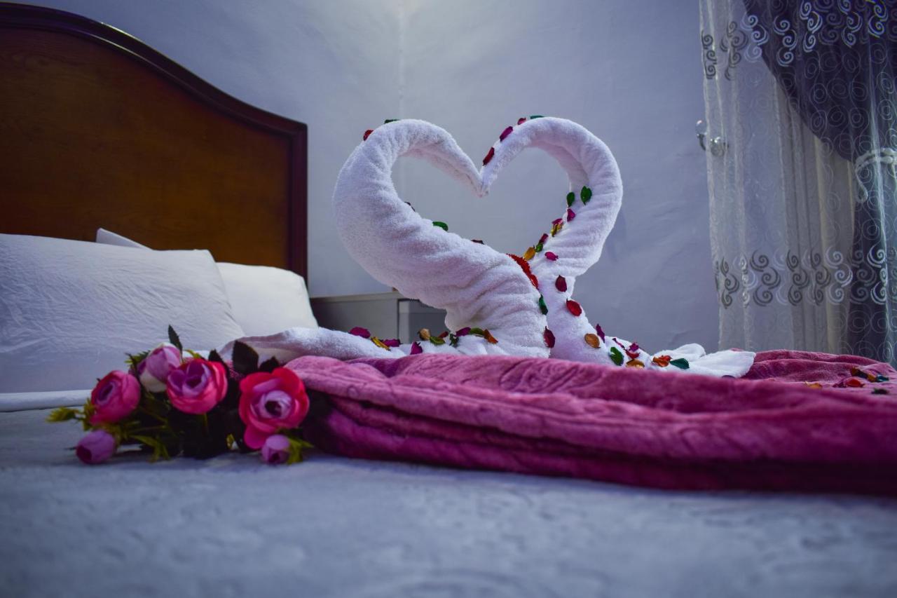 Crown Hotel Kaherah Luaran gambar